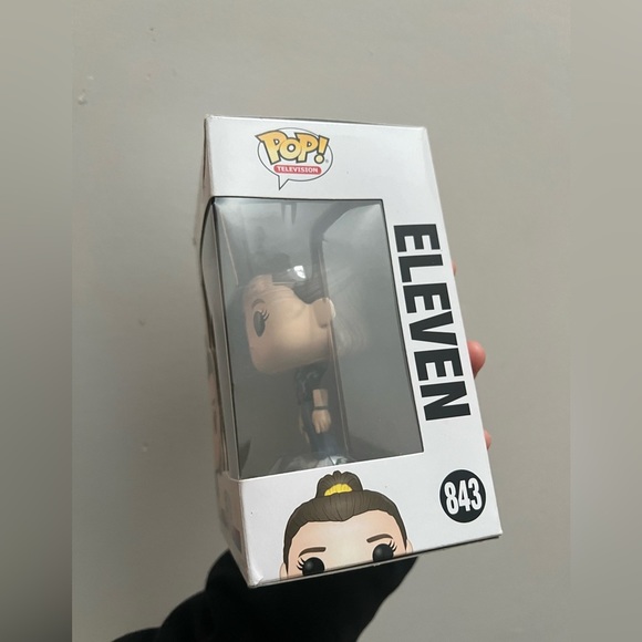 POP! TELEVISION STRANGER THINGS 843 ELEVEN
VINYL FIGURE FUNKO 2375428 new in box - Picture 3 of 8